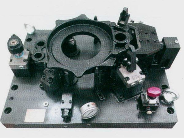 製動器底(di)闆(ban)液壓裌具